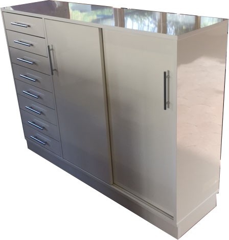 Sideboard mit Schubladen